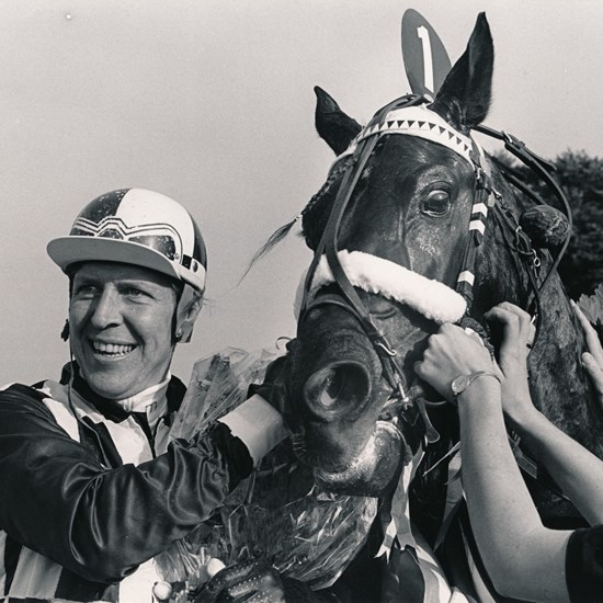 Axel Jacobsen har to gange i karrieren vundet Dansk Trav Derby. I 1985 var det med familiens egen Hawkeye.